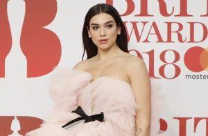 BRIT AWARDS 2018: Berhasil Kuasai Nominasi, Dua Lipa Bara Pulang 2 Trofi