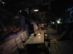 Koma Junkyard: Tempat Nongkrong Bantaran Kali Bekasi