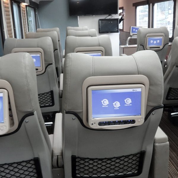 Menikmati Kemewahan Kereta Api Argo Parahyangan Priority - deCODE