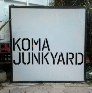 Koma Junkyard: Tempat Nongkrong Bantaran Kali Bekasi