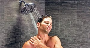 Tenyata 5 Kebiasaan Saat Mandi Ini Berdampak Buruk Pada Kulit loh!