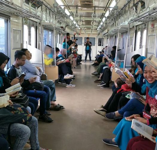 Membaca Buku di Kereta Menjadi Lebih Menyenangkan Lewat Acara KeREADta