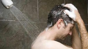 Tenyata 5 Kebiasaan Saat Mandi Ini Berdampak Buruk Pada Kulit loh!