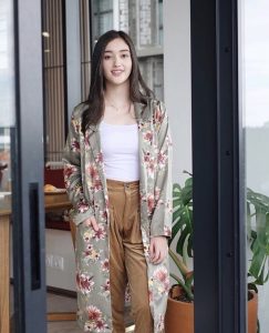 Intip Gaya Outfit Ranti Maria untuk Pergi ke Kampus