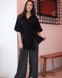 Intip Gaya Outfit Ranti Maria untuk Pergi ke Kampus