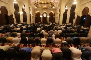 Tips Semangat Menunaikan Salat Tarawih Versi deCODE