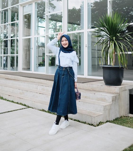Intip, 4 Outfit Hijab Dengan Menggunakan Perpaduan Rok