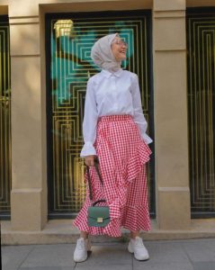 Intip, 4 Outfit Hijab Dengan Menggunakan Perpaduan Rok