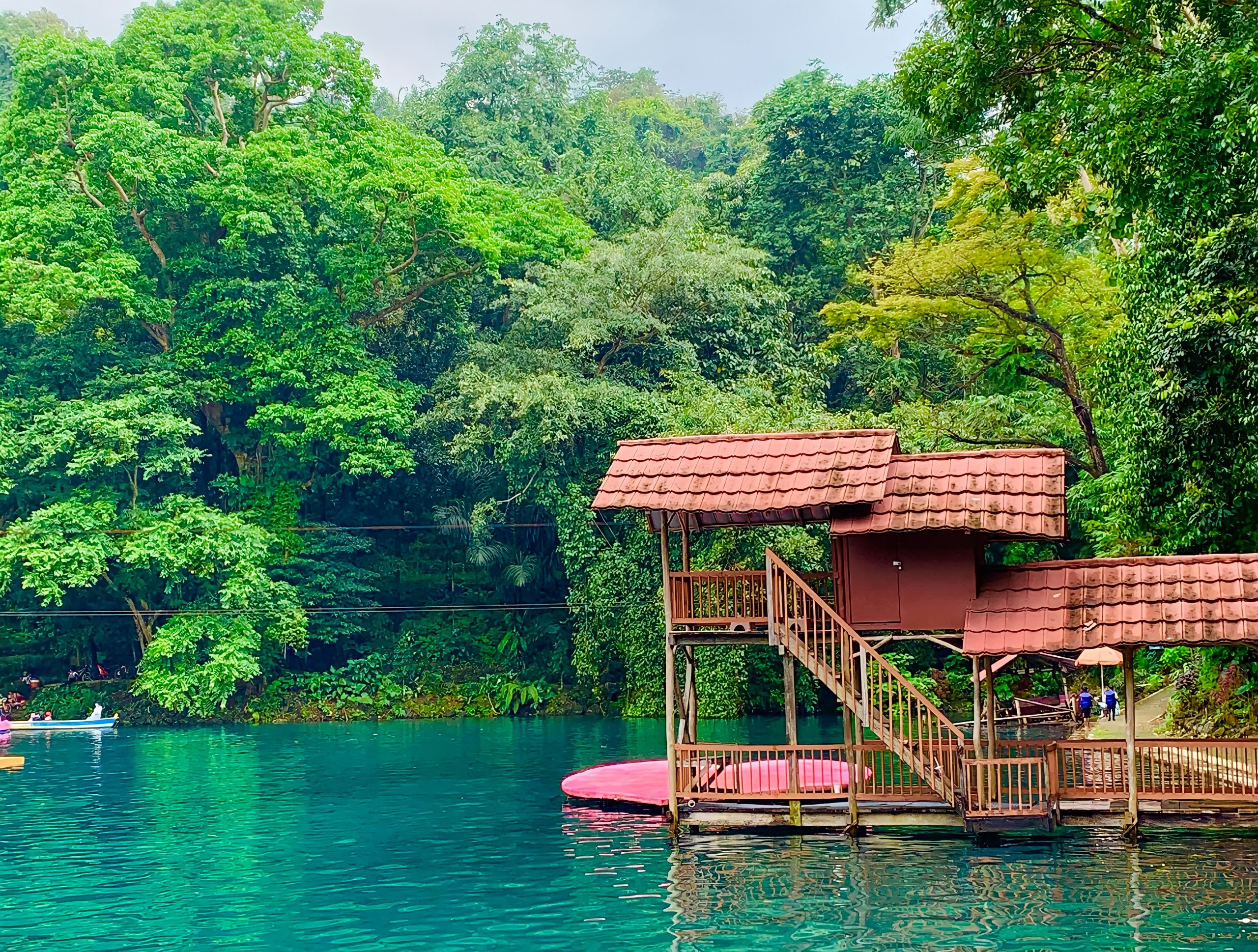 Situ Cipanten Majalengka, Danau 2 Warna Bak di Negeri Dongeng - deCODE