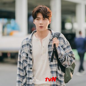 Inspirasi Contek Gaya Fashion Pria dari Serial Drama Korea Hometown Cha-Cha-Cha