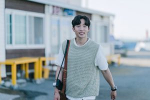 Inspirasi Contek Gaya Fashion Pria dari Serial Drama Korea Hometown Cha-Cha-Cha