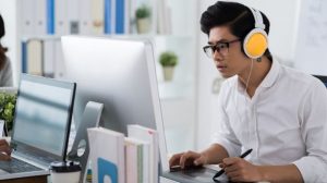 Merasa Jenuh di Hari Senin? 4 Lagu Ini Bisa Membuatmu Lebih Semangat Dalam Menjalani Hari