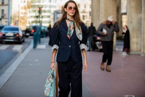 Tampil Cantik dengan Scarf