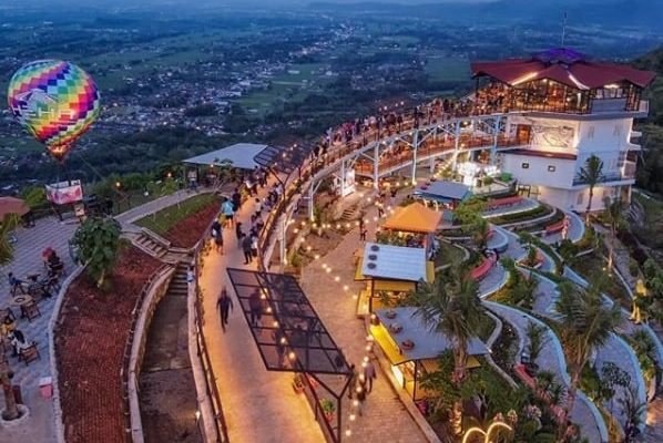 Melihat Keindahan Yogyakarta dari HeHa Sky View